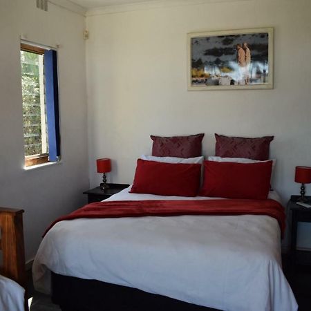 Oudtshoorn Homestay Accommodation Bagian luar foto