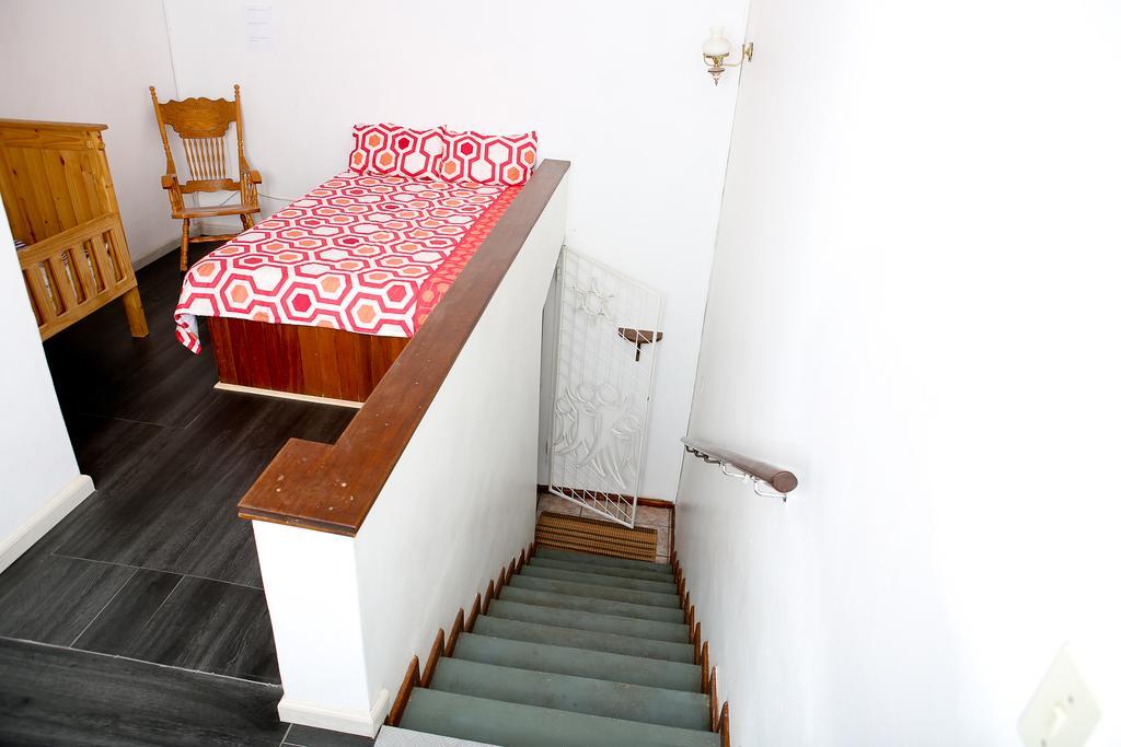 Oudtshoorn Homestay Accommodation Bagian luar foto