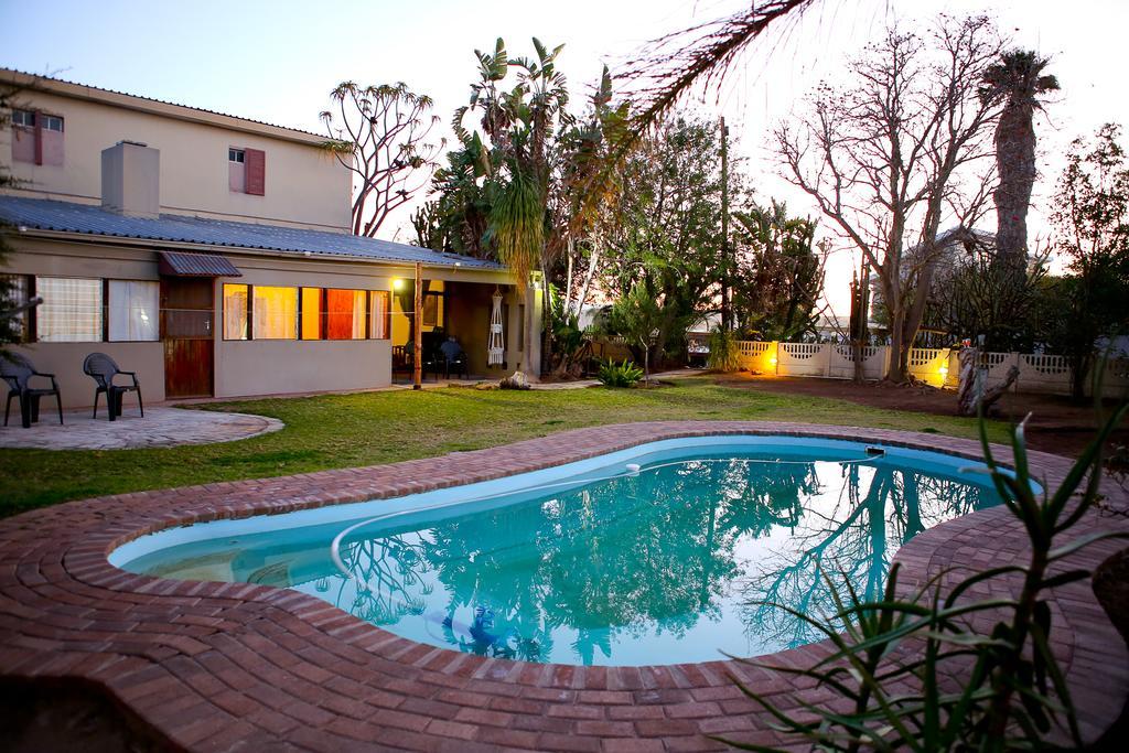 Oudtshoorn Homestay Accommodation Bagian luar foto