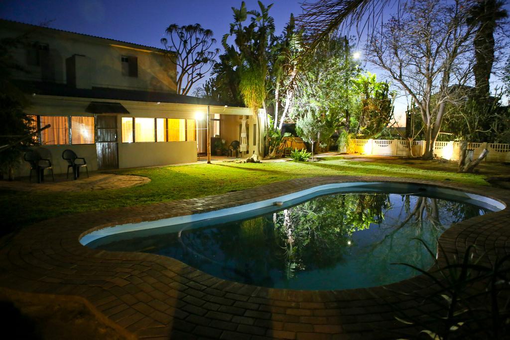 Oudtshoorn Homestay Accommodation Bagian luar foto