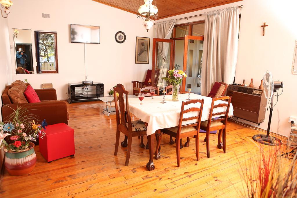 Oudtshoorn Homestay Accommodation Bagian luar foto